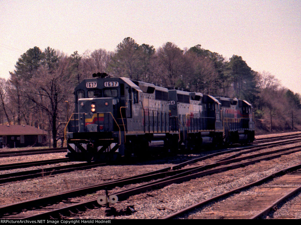 SBD 1637 leads two other units thru the yard